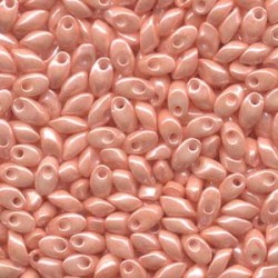 LONG MAGATAMA Opaque Salmon Luster  429 LONG MAGATAMA Opaque Salmon Luster  429