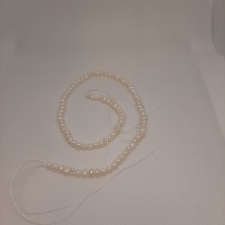 Freshwater Pearls Round 4.5 mm Freshwater Pearls Round 4.5 mm