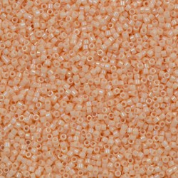DELICA ROUND 11/0 (1,6mm), DB-1502 Opaque Peaches and Cream Luster AB DELICA ROUND 11/0 (1,6mm), DB-1502 Opaque Peaches and Cream Luster AB
