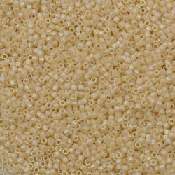 DELICA ROUND 11/0 (1,6mm), DB-157 Opaque Cream AB DELICA ROUND 11/0 (1,6mm), DB-157 Opaque Cream AB