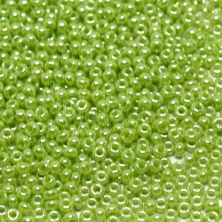 ROUND ROCAILLE 11/0 Opaque Chartreuse Luster 439 ROUND ROCAILLE 11/0 Opaque Chartreuse Luster 439
