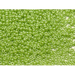 ROUND ROCAILLE 11/0 Opaque Chartreuse Luster 439 ROUND ROCAILLE 11/0 Opaque Chartreuse Luster 439