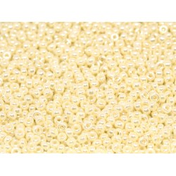 ROUND ROCAILLE 11/0 Opaque Ivory Luster 440 ROUND ROCAILLE 11/0 Opaque Ivory Luster 440