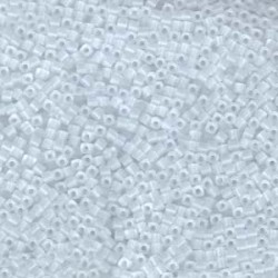 Square 1.8 mm Crystal Matte 131F/ 8.2 g Square 1.8 mm Crystal Matte 131F/ 8.2 g
