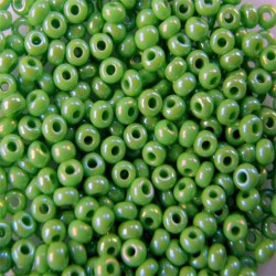 ROUND ROCAILLES  11/0 Opaque Rainbow Green 54310- 50 gr ROUND ROCAILLES  11/0 Opaque Rainbow Green 54310- 50 gr
